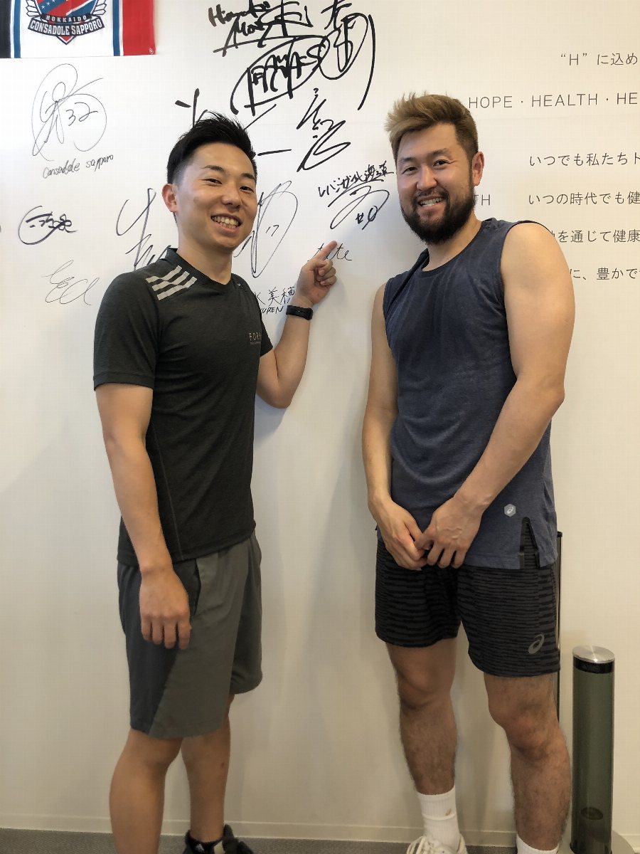 バスケットボール日本代表でキャプテンを務めた橋本竜馬選手(右)とFORH代表 森田敦(左)